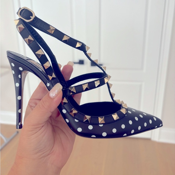 Very Elegant Valentino Garavani Classic Rockstud pumps! Brand new in box! 38.5 - Picture 7 of 16